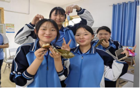 巧手做香囊 粽香迎端午